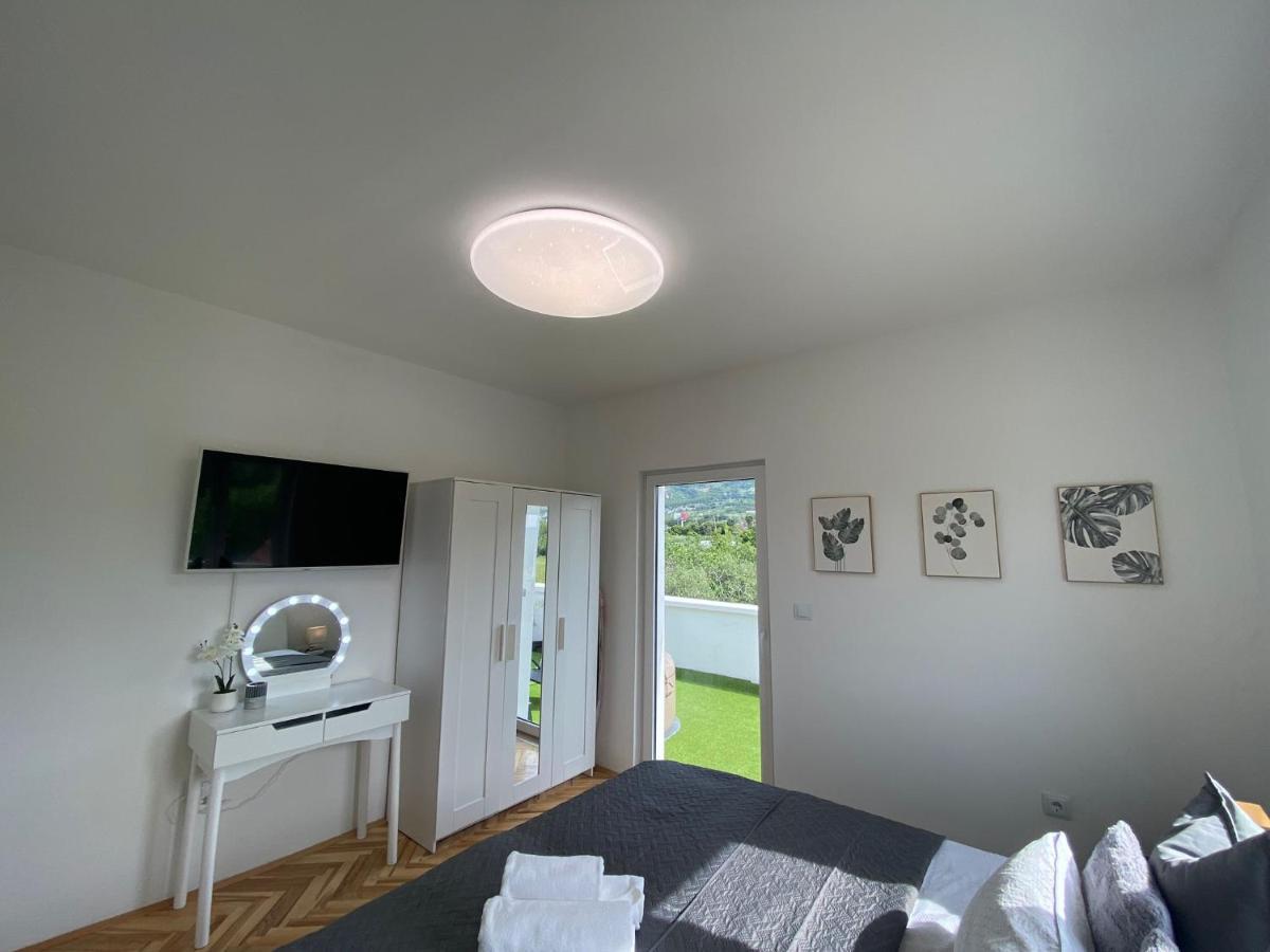Apartment Milena Kastela Mit Whirlpool Exterior photo