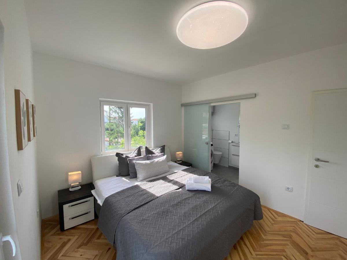 Apartment Milena Kastela Mit Whirlpool Exterior photo