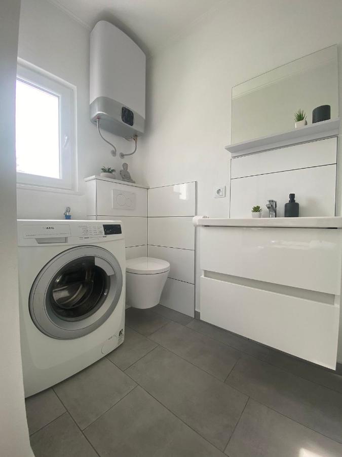 Apartment Milena Kastela Mit Whirlpool Exterior photo
